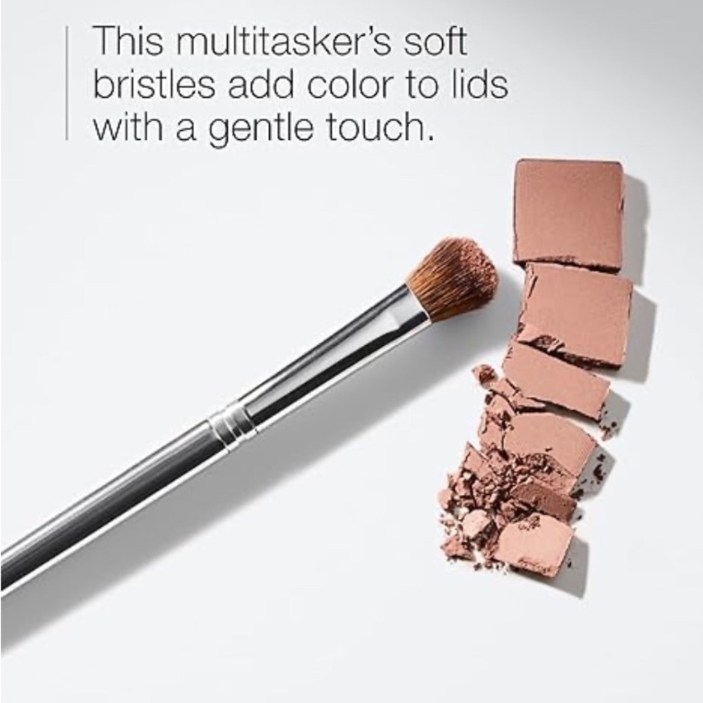 🌟NWT🌟 CLINIQUE Eye Shader Brush 🌟BRAND NEW🌟